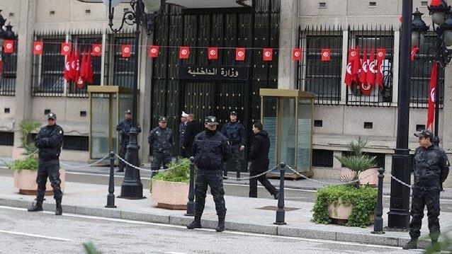معتقلون سياسيون تونسيون يبدؤون الأحد إضرابا عن الطعام
