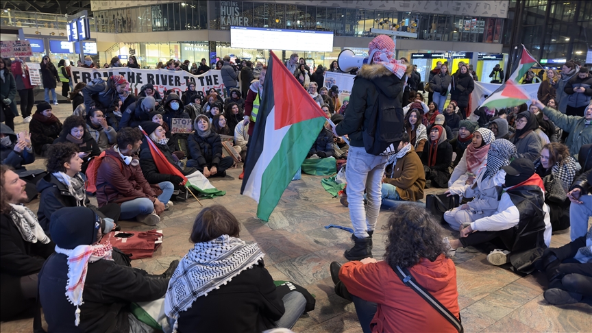Pays-Bas : sit-in dans 13 gares en soutien à la Palestine