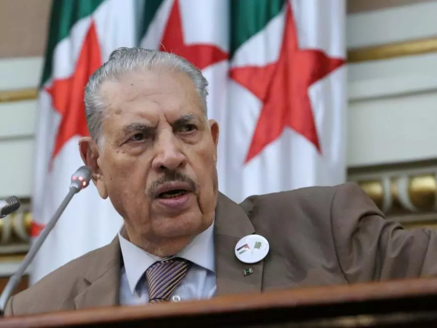 قوجيل يدعو الشباب لتعزيز الثقة في مؤسسات الدولة