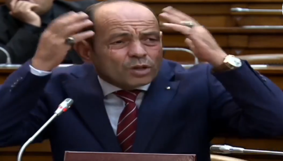 عرف بكشفه لقضايا فساد بمجلس الأمة : المحكمة الدستورية ترفع الحصانة عن سيناتور