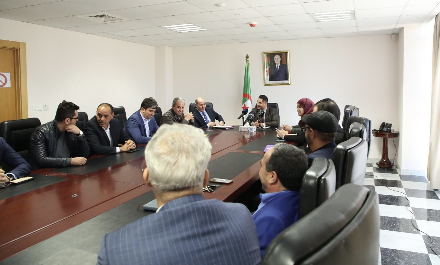 وزير الإتصال يتوعد المنتجين ووكالات الإنتاج بسحب رخص التصوير لهذه الأسباب